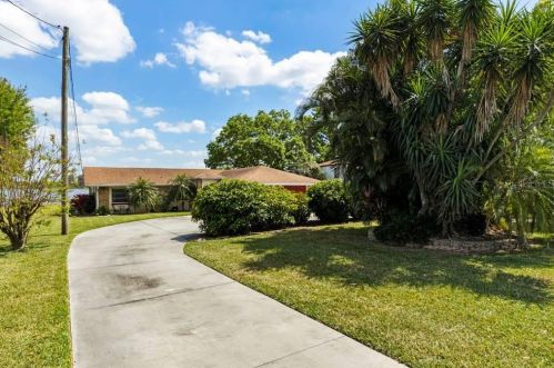 910 Lake Jessie Dr, Winter Haven, FL 33881-1006