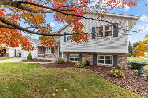 2120 Spring Creek Cir, Green Bay, WI 54311-6606