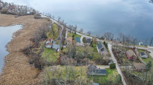 29112 Forest Isle Ln, Waterford, WI 53185-1722