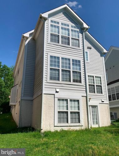 6766 Sycamore Park Dr, Haymarket VA  20169-2995 exterior