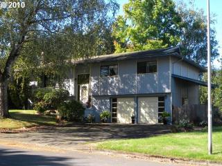 9306 15th Ave, Vancouver, WA 98665-6817
