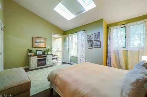 40 Augusta Dr, Annandale NJ  08801-1607 exterior