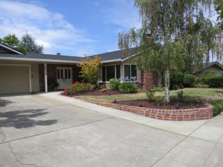 7539 Tiptoe Ln, Cupertino, CA 95014-5836