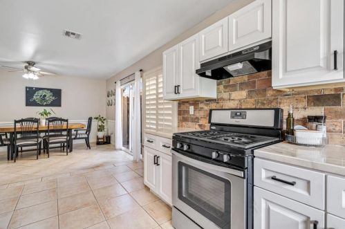 30078 Mira Loma Dr, Temecula CA  92592-2122 exterior