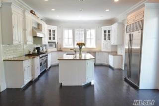 2136 Deerfield Rd, Pine Neck NY  11963-2027 exterior