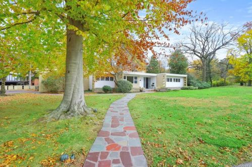 20 Priory Ln, New Rochelle, NY 10803-3604