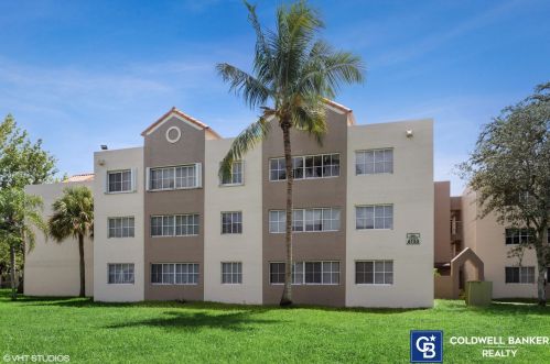 6155 186th St, Hialeah, FL 33015-8004