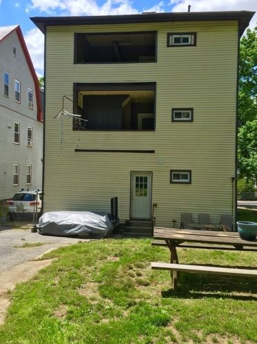 68 Windsor St, Worcester MA  01605-2141 exterior