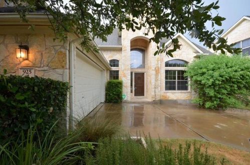 925 Cavalry Ride Trl, Austin, TX 78732-2370