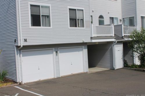 142 Staffordshire Commons Dr, Wallingford, CT 06492-1753