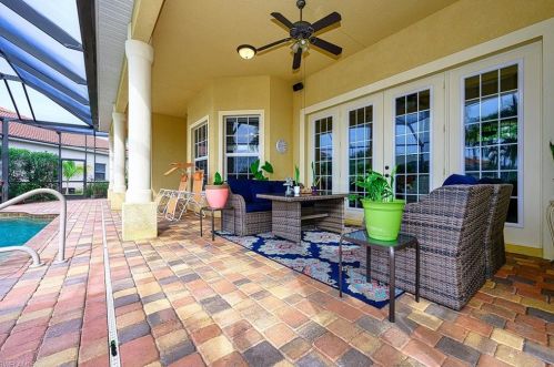 10218 Avonleigh Dr, Bonita Springs FL 34135-7059 exterior