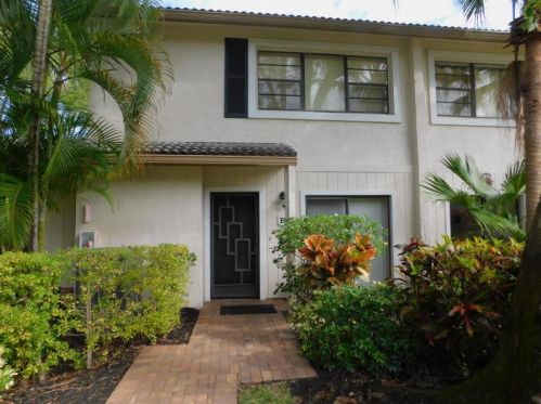 4 Westgate Ln, Boynton Beach, FL 33436-6358
