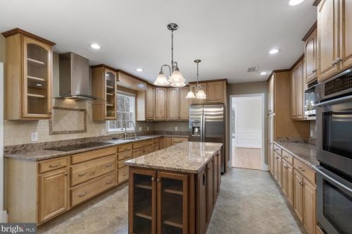 4471 Occoquan Overlook, Woodbridge VA  22192-6107 exterior