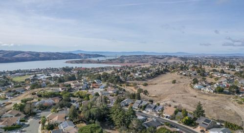 251 Panorama Dr, Benicia, CA 94510-1524