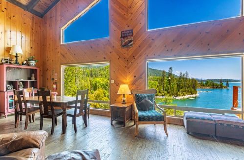 55276 Lake View Dr, Bass Lake, CA 93604-9751