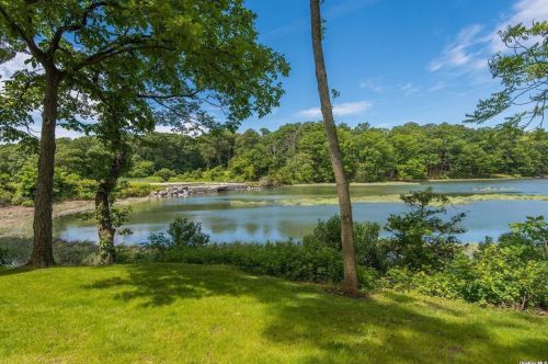 53 Winkle Point Dr, Northport NY  11768-1154 exterior