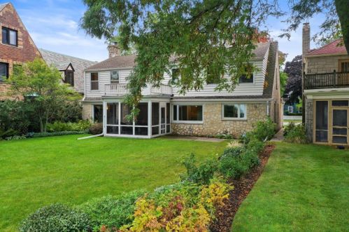 4114 Lk Dr, Milwaukee WI 53211-1719 exterior