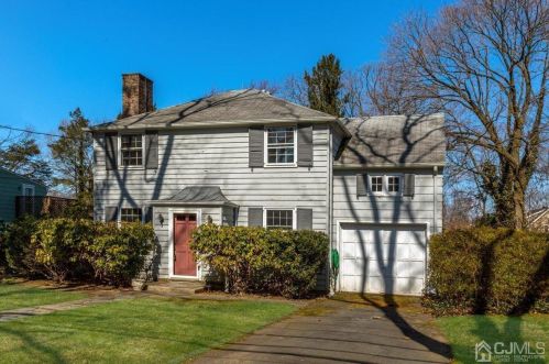 4 Manor Pl, East Brunswick, NJ 08816-1115