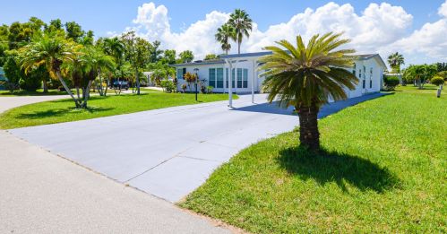 8495 Gallberry Cir, Fort Pierce, FL 34952-2607