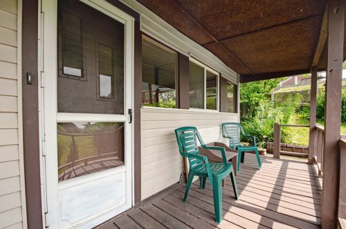 508 Welty Ave, Jeannette, PA 15644-2941