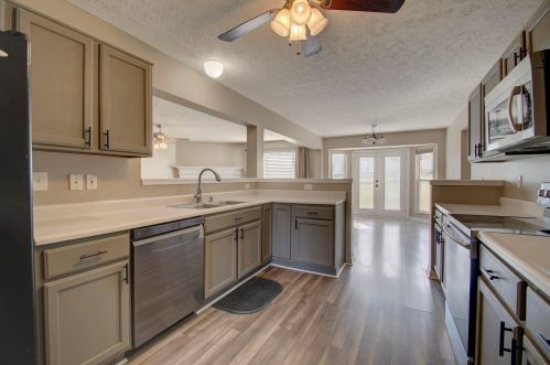 1733 Greatwood Dr, Florence KY  41042-8121 exterior