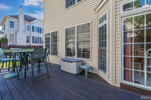 11 Rolling Vw Dr, West Paterson NJ  07424-2639 exterior