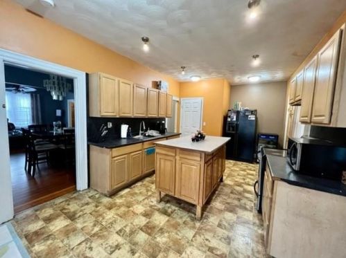 118 Waverly St, Providence, RI 02907-2778