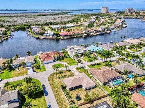 721 56 St, Cape Coral FL  33914-7224 exterior