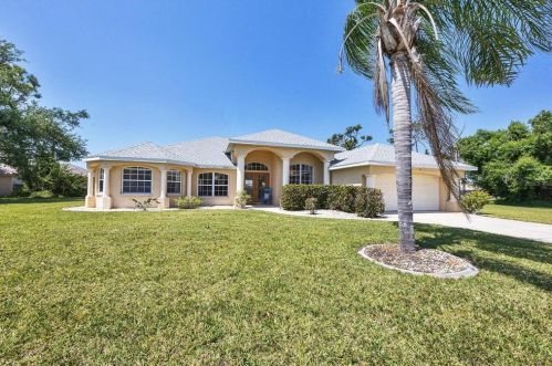 21 Medalist Cir, Placida, FL 33947-2107