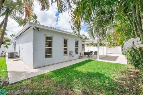 1017 13th Ter, Hollywood FL  33019-3113 exterior