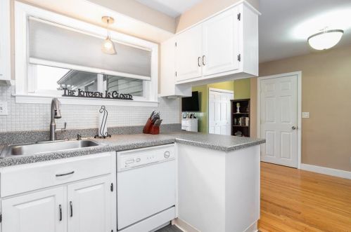 17 Salem Dr, Providence RI  02904-5235 exterior