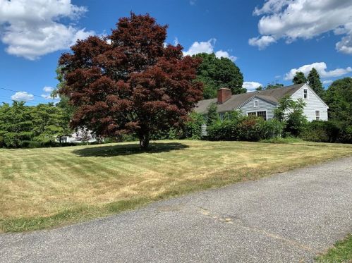 25 Westwood Dr, Bridgeport, CT 06612-2122
