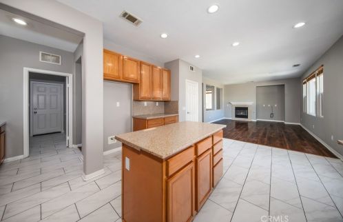 957 Queen Annes Ln, Beaumont CA  92223-7808 exterior