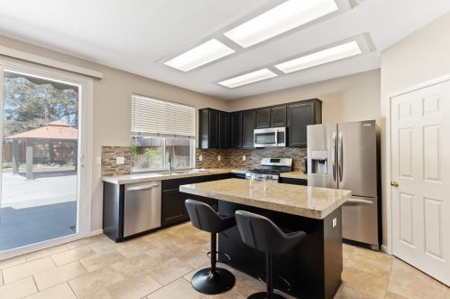 4533 Visions Dr, Turlock CA  95382-8332 exterior