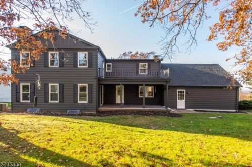 14 Ironwood Way, West Paterson NJ  07424-2019 exterior