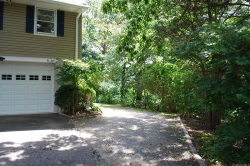 7 Freedom Rd, White Plains, NY 10603-2543