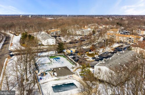 64 Holly Ct, Trenton NJ 08619-4636 exterior