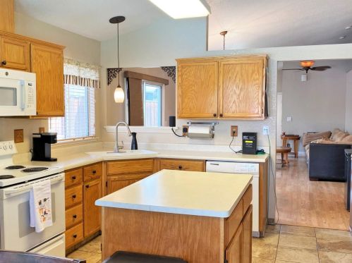 5539 Greenoaks Dr, Riverbank CA  95367-3844 exterior