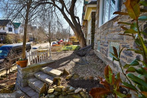 425 Gln Echo Rd, Philadelphia PA 19119-2915 exterior