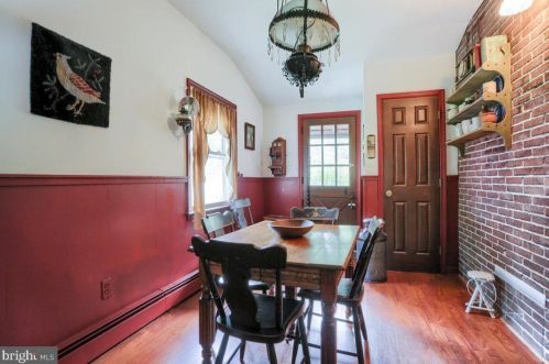 1731 Mountain Rd, Water Gap, PA 17018-9429