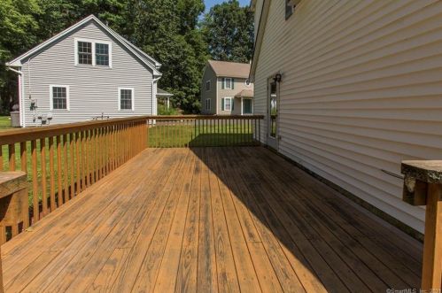 11 Fitch Meadow Ln, Wapping CT  06074-1018 exterior