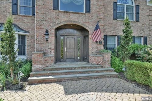 18 Seminary Dr, Mahwah, NJ 07430-2554