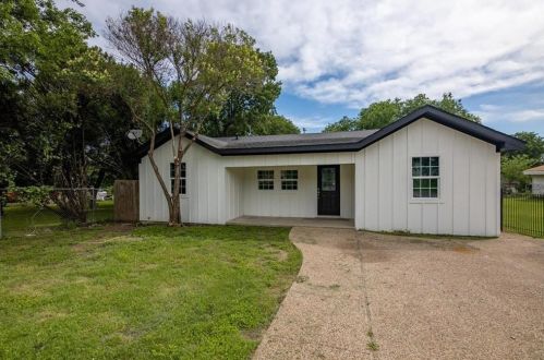 3306 29th St, Fort Worth, TX 76106-3404