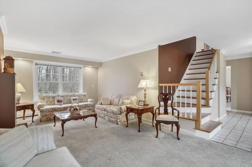 3 Geering Way, Fishkill NY  12524-1136 exterior