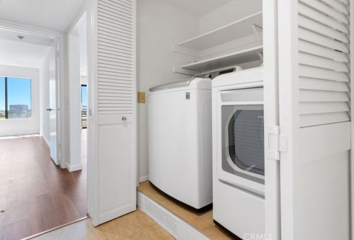 280 Cagney Ln, Newport Beach CA  92663-2661 exterior