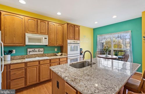 14238 Hunters Run Way, Gainesville VA  20155-4408 exterior