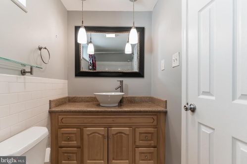 2022 Manton St, Philadelphia PA  19146-4328 exterior