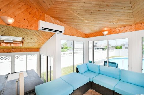 48 Lake St, North Lindenhurst NY  11757-5815 exterior