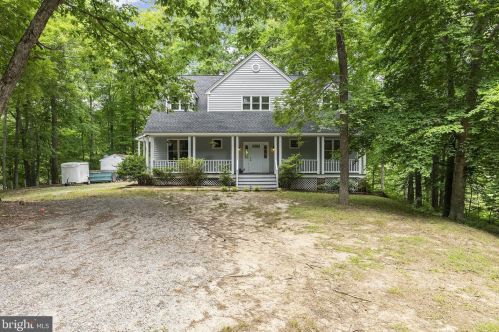 222 Lake Dr, Tappahannock, VA 22560-5655