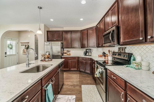 105 Woodside Park Dr, Amelia OH  45102-8711 exterior